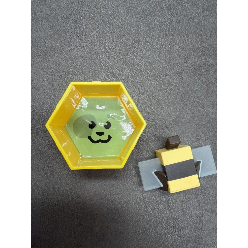 Bee Swarm Simulator Mini Series 1 Puppy Bee Figure & Comb